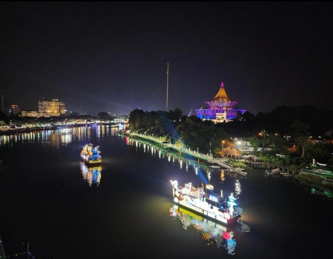 Riverview Home @Waterfront Kch Kuching Esterno foto