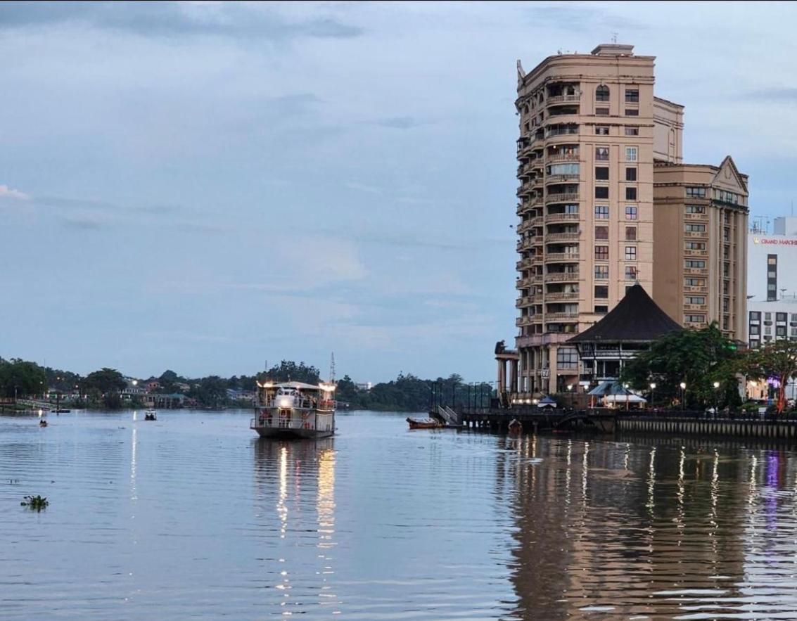 Riverview Home @Waterfront Kch Kuching Esterno foto